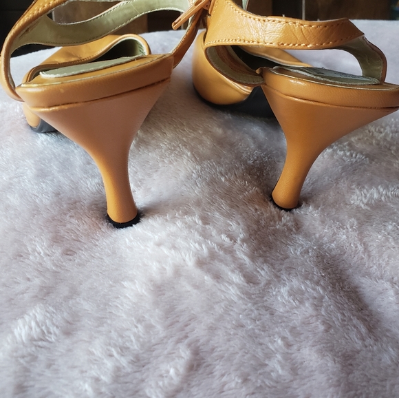 Tan leather heels - Picture 7 of 8